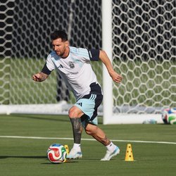 Lionel Messi Battles Injury as Argentina Face Defensive Crisis Before World Cup