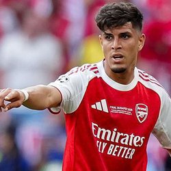 Arsenal secure £34.5m permanent deal for defender Piero Hincapie