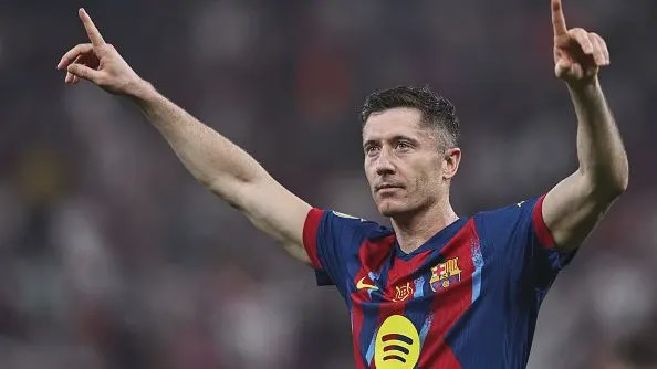 Polish Legend in the Windy City: Lewandowski Joins Chicago Fire