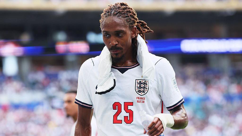 De Zerbi Demands Spence Decision as Spurs Target Record Transfer