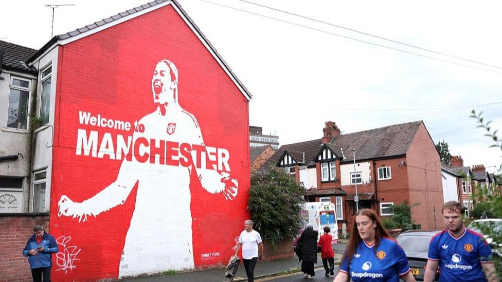Mary Earps: England Star Targets Winning WSL Return Against Man Utd