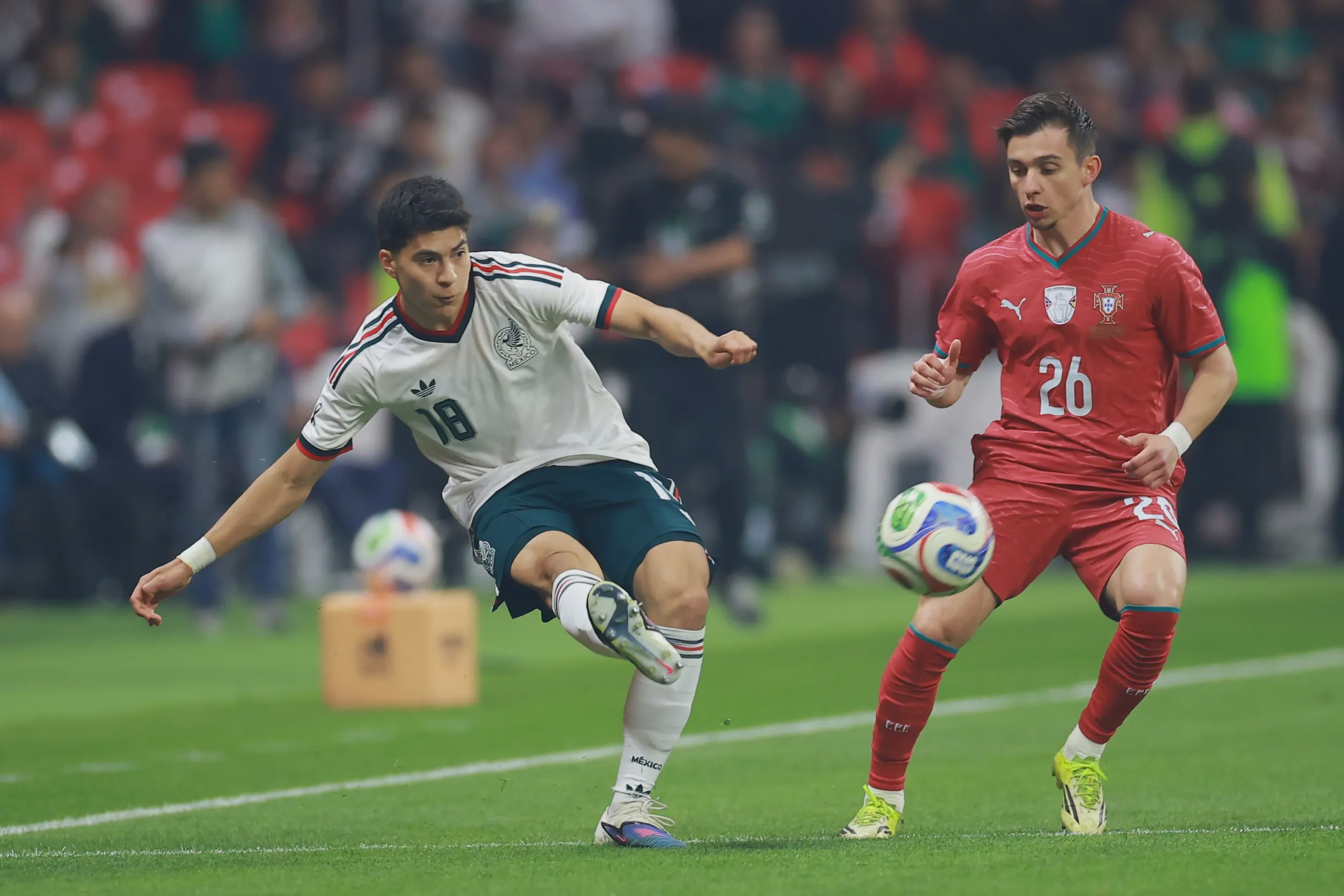 Aguirre Shakes Up Mexico Roster with Lozano Exclusion