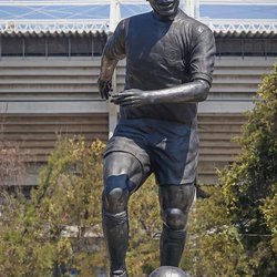 Guadalajara Unveils Towering Pelé Statue Ahead of 2026 World Cup